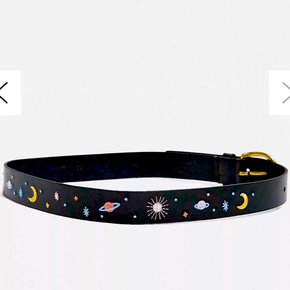 Leather belt embroidered